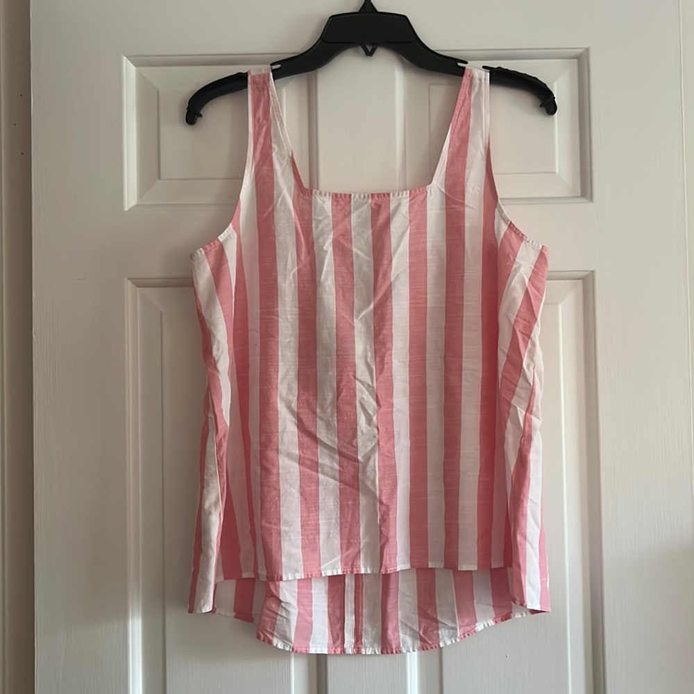 LOFT Outlet Tank with Bow on Back NWT